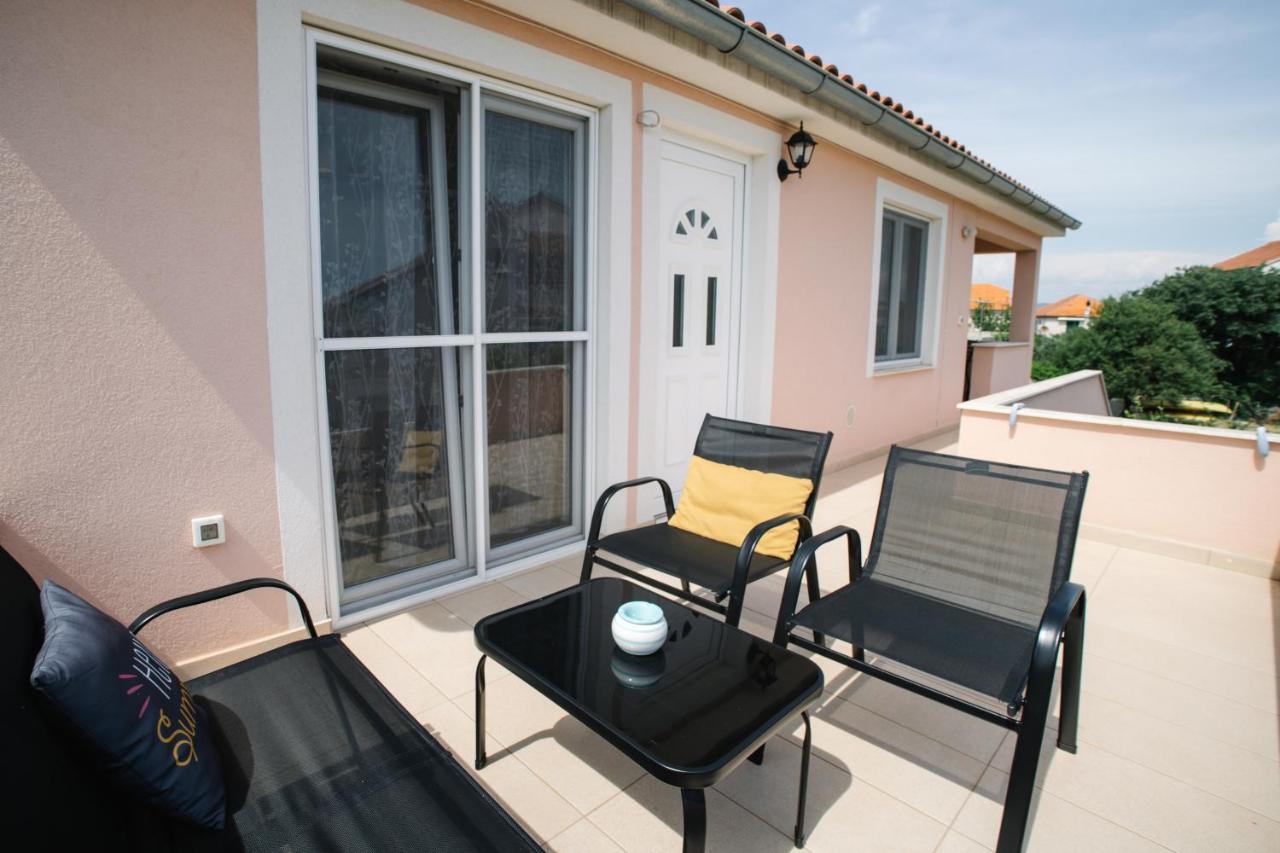Sunny Apartment For 2 Murter Exterior foto
